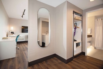 Premium Room, 1 King Bed (Coast Premium King)