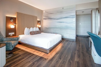 Premium Room, 1 Queen Bed (Coast Premium Queen)