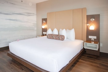 Premium Room, 1 Queen Bed (Coast Premium Queen)