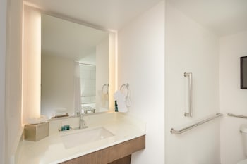 Room, 1 King Bed, Accessible, Bathtub