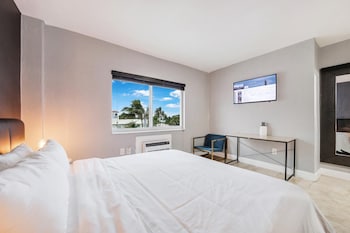 Superior Room, 1 King Bed, Beachfront