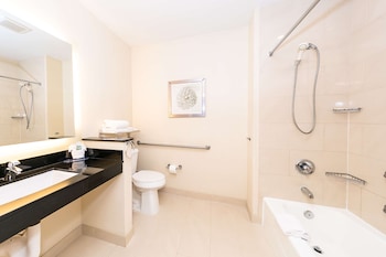 Standard Room, 2 Queen Beds, Accessible, Bathtub