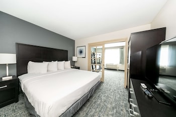 Suite, 1 King Bed, Non Smoking (Living Room)
