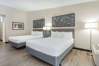 Deluxe Room, 2 Queen Beds, Accessible, Non Smoking