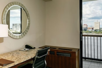 Room, 1 King Bed, River View