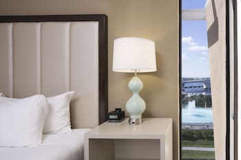 Room, 1 Queen Bed, Accessible (Roll In Shower)
