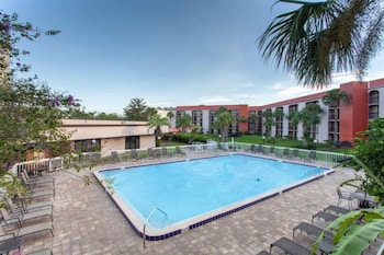 Room, 1 King Bed, Pool View
