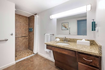 1 BEDROOM OCEAN VW KG SUITE W/ACC HR AND RIS