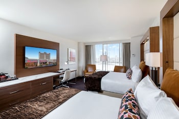 Premier Room, 2 Queen Beds, City View