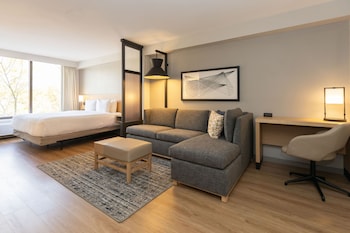 Standard Room, 1 King Bed