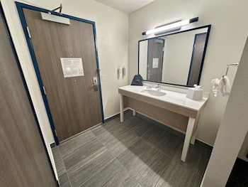 Room, 1 King Bed, Accessible (Mobility & Hearing, Roll-in Shower)