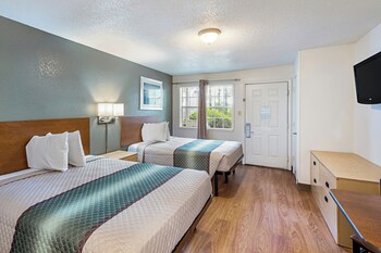 Standard Studio, 2 Queen Beds, Non Smoking
