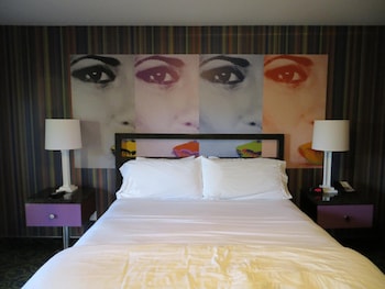 Studio Suite, 1 King Bed, Kitchen
