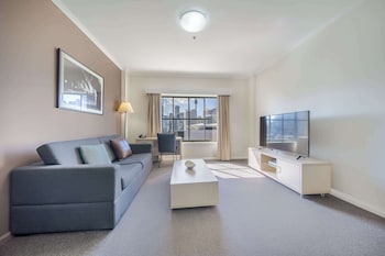 1 Bedroom City Skyline