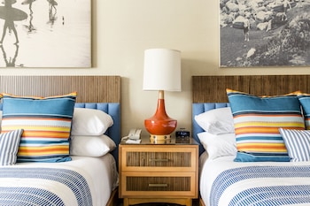 Standard Room, 2 Queen Beds (Traditional 2 Queens)