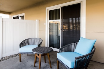 Superior Room, 1 King Bed, Ocean View, Oceanfront