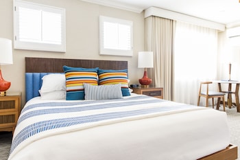 Standard Room, 1 King Bed (Traditional King)