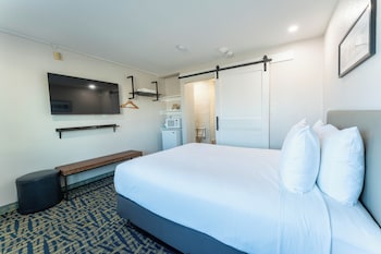 Standard Room, 1 Queen Bed, Accessible, Non Smoking