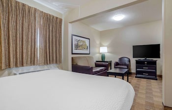 Deluxe Studio, 1 Queen Bed with Sofa bed, Non Smoking