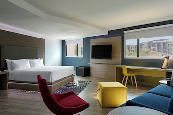 Chic, Suite, 1 King Bed, Balcony, Pool View