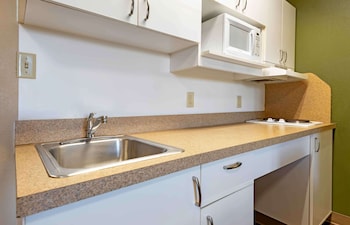 Room, 1 Queen Bed, Non Smoking, Kitchen