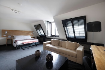 Junior Suite, Hot Tub (Single Use)