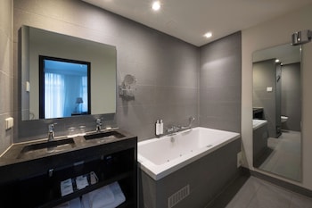 Superior Room, Hot Tub