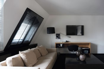 Junior Suite, Hot Tub (Single Use)