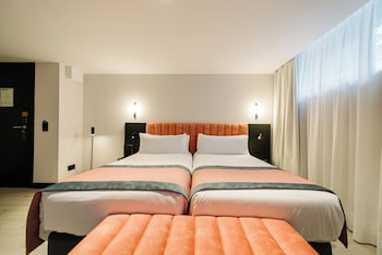 Double Room (Souterraine,underground,limited views)