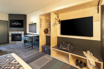 Studio, 1 King Bed with Sofa bed, Patio
