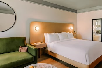 Standard Room, 1 King Bed