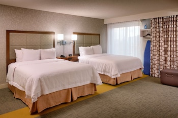Room, 2 Queen Beds, Accessible, Bathtub