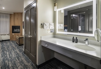 Suite, 1 Bedroom, 2 Queen Beds, Fireplace