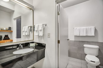 Room, 1 King Bed (Mobility Accessible, Tub)