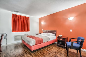 Deluxe Room, 1 King Bed, Non Smoking, Hot Tub