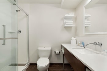 Room, 2 Queen Beds, Bathtub