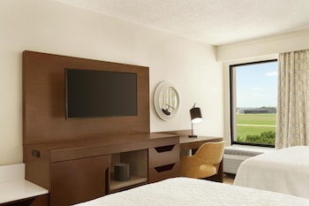 Room, 2 Queen Beds, Bathtub