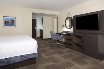 Room, 1 King Bed, Mobility Accessible, Microwave