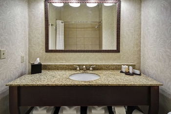 Suite, One Queen Bed, Non-Smoking