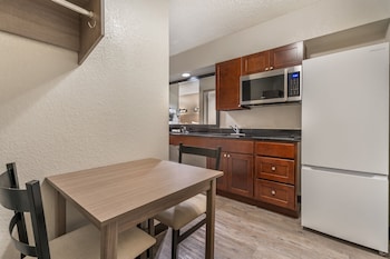 Deluxe Room, 1 King Bed, Non Smoking, Kitchenette