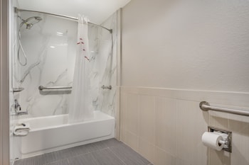 Deluxe Room, 2 Queen Beds, Accessible, Smoking (Roll-In Shower)