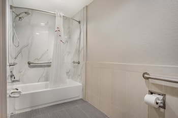 Deluxe Room, 2 Queen Beds, Accessible, Smoking (Roll-In Shower)