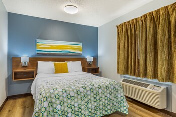 Suite, 1 Queen Bed with Sofa bed, Non Smoking