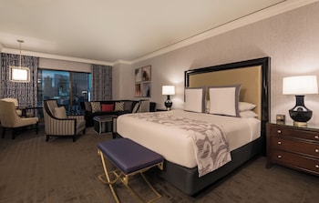 Augustus Premium Room, 1 King Bed, Non Smoking, Fountain View