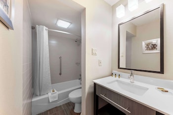 Deluxe Room, 1 King Bed, Non Smoking (Oversized Room)