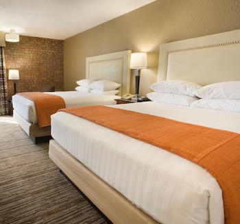 Room, 2 Queen Beds (Upper Floor)
