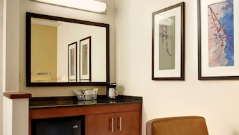 Deluxe Room, 1 King Bed with Sofa bed
