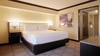 Valley Tower Deluxe Room, 1 King Bed, City View, Non-Smoking