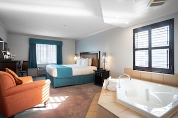 Suite, 1 King Bed, Non Smoking, Jetted Tub