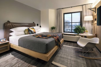 Room, 1 King Bed (Hearing Accessible)
